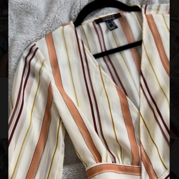 BRAND NEW - front tie striped blouse - Picture 2 of 2
